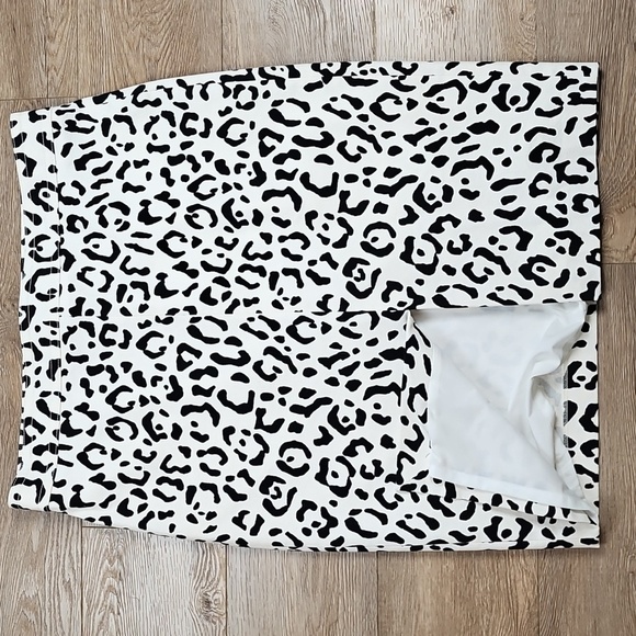 Ann Taylor Cotton Stretch Black & Cream Animal Print High Waist Pencil Skirt - Picture 3 of 15